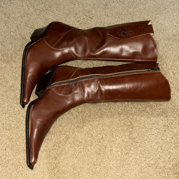 Brown Western style Cowboy Boots - Picture 2 of 3